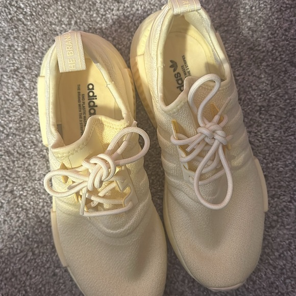 Women’s Adidas NMD - Picture 3 of 3